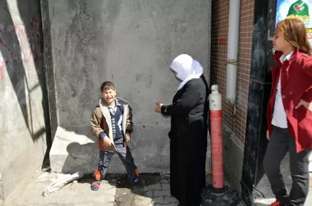 Küçük Muhammed Sur'da Kalan Bisikletini İstiyor