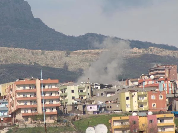 Şırnak'ta PKK'lıların Karargah Olarak Kullandıkları Binalar Ateş Altında