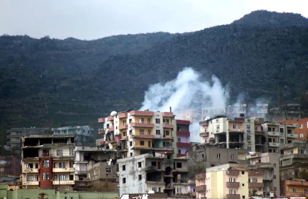 Şırnak'ta PKK'lıların Karargah Olarak Kullandıkları Binalar Ateş Altında