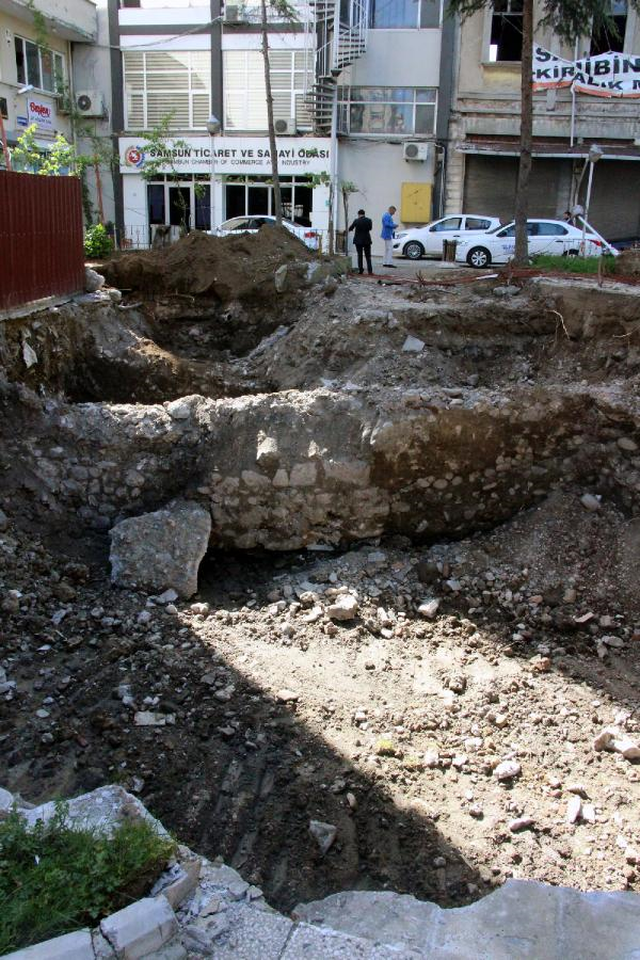 Cami Tuvaleti Kazısında Tarihi Duvar Çıktı