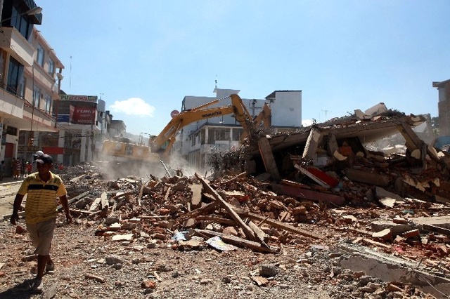 7.8'lik Deprem Felaketinde Ölü Sayısı 507'ye Yükseldi