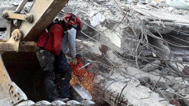 7.8'lik Deprem Felaketinde Ölü Sayısı 507'ye Yükseldi