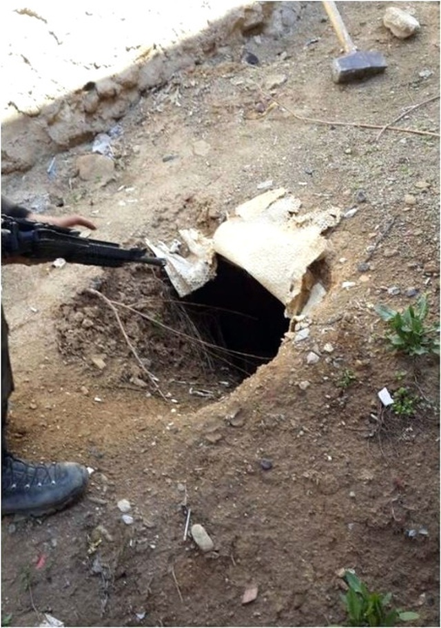 Yüksekova'da Çamaşır Makinesine Gizlenmiş Askeri Kıyafet Ele Geçirildi