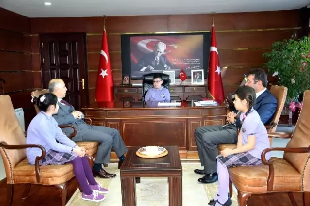 Çocuk Vali, Emniyet Müdürü'nden Akülü Araba İstedi