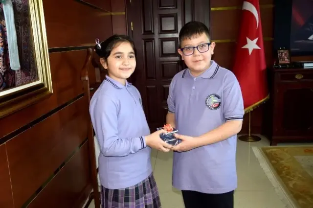 Çocuk Vali, Emniyet Müdürü'nden Akülü Araba İstedi