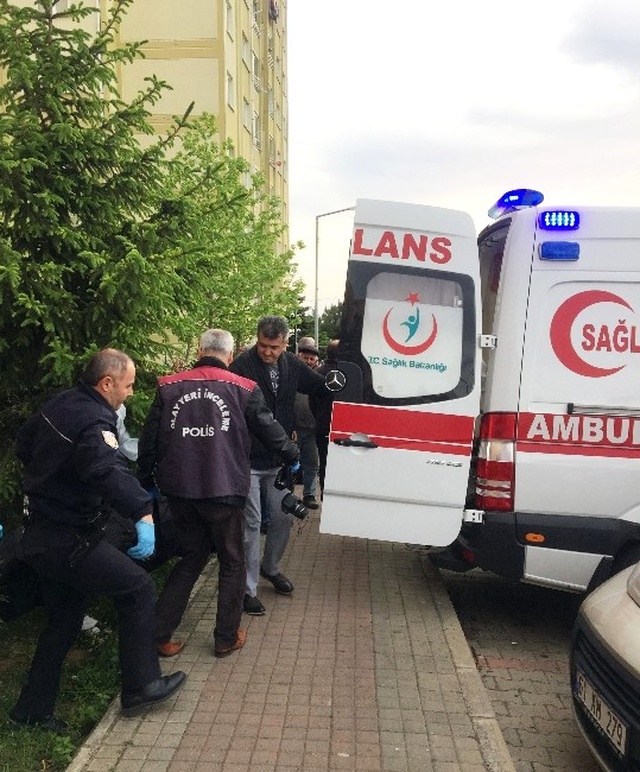 Psikolojik Sorunları Olan Kadın 7'nci Kattan Atladı