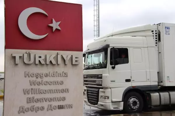 Kapıkule'de Sınır Kapısında Kilometrelerce Tır Kuyruğu Oluştu