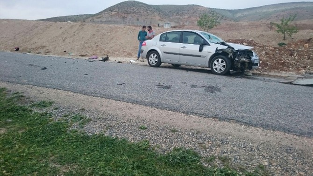 Motosiklet ile Otomobil Çarpıştı: 1 Ölü