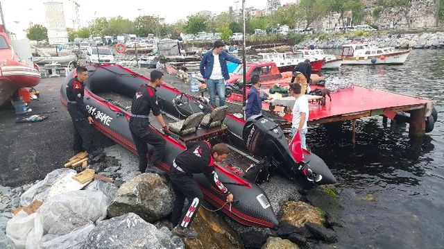 İstanbul Boğazı'nda Mahsur Kalan Ruslar Son Anda Kurtarıldı