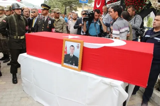 Şehit Annesi Oğlunu Parkasıyla Uğurladı: Senin Yerine Ben Savaşacağım