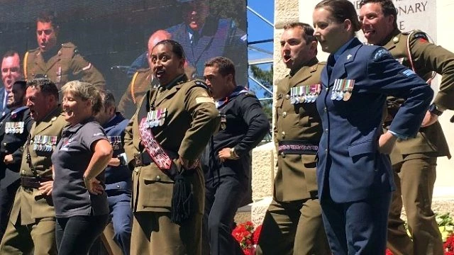 Yeni Zelanda Askerleri, Atalarını Haka Dansıyla Andı