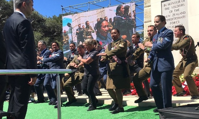 Yeni Zelanda Askerleri, Atalarını Haka Dansıyla Andı
