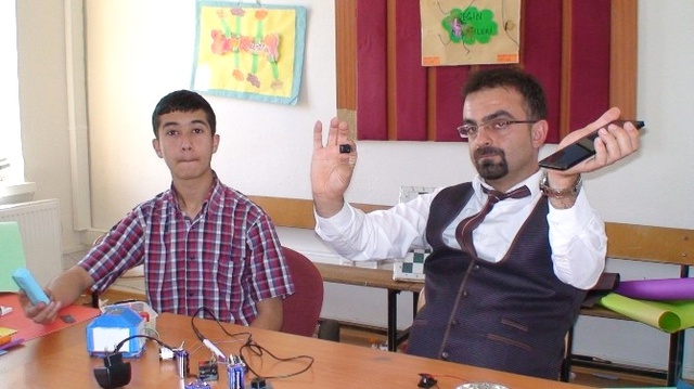 Konyalı Öğretmen, En Küçük Şarj Cihazını Yaptı