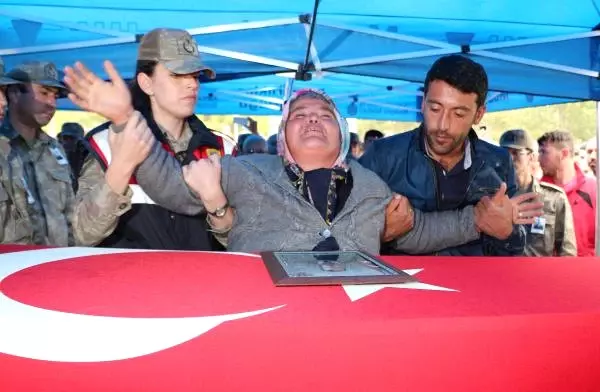 Şehidin Amcası, Tabuta Kurşun Bıraktı