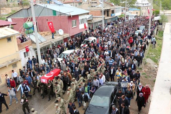 Şehidin Amcası, Tabuta Kurşun Bıraktı