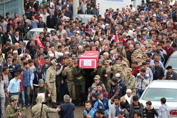 Şehidin Amcası, Tabuta Kurşun Bıraktı