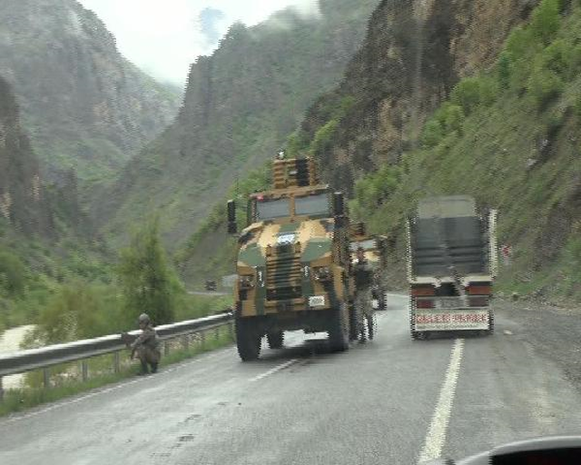 Hakkari'de Askeri Konvoya Roketatarlı Saldırı