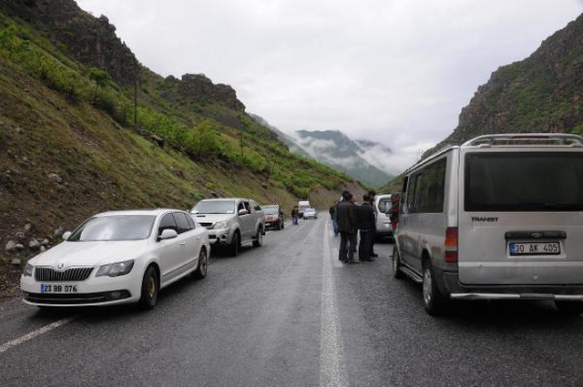 Hakkari'de Askeri Konvoya Roketatarlı Saldırı