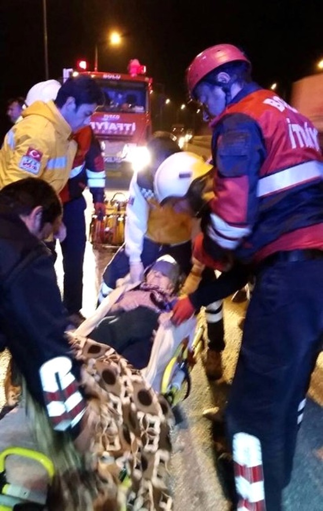 Bolu'da Korkunç Kaza! Otomobil Bariyere Ok Gibi Saplandı