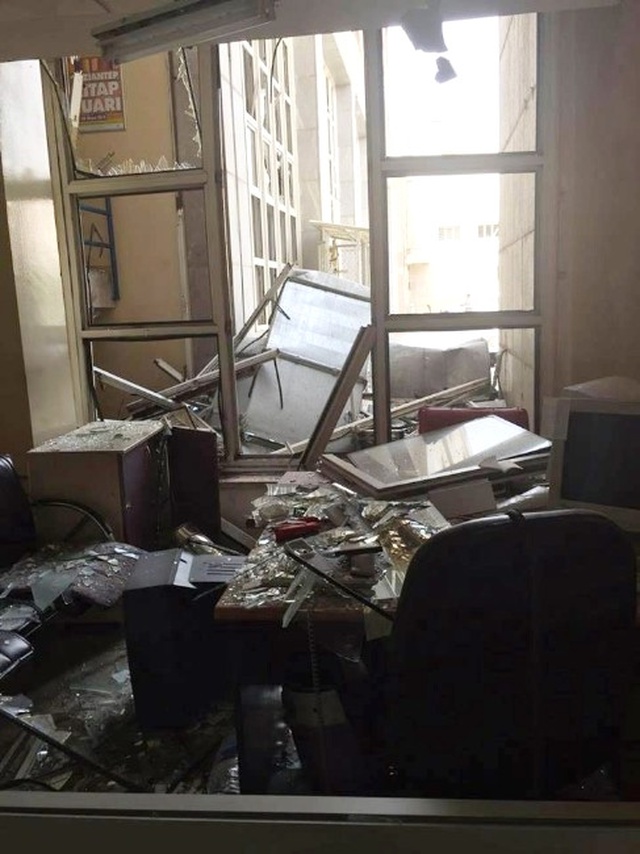 Gaziantep'teki Patlama, Büyükşehir Belediyesi Binasını da Sarstı