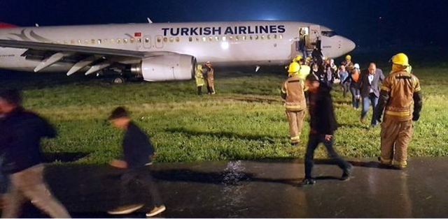 THY Uçağı, Kaygan Zemin Nedeniyle Priştine'de Pistten Çıktı