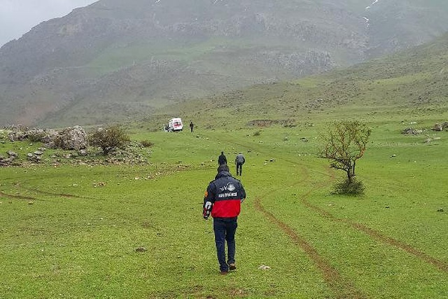 Çatak'ta Koyunlarını Otlatan Çobana Yıldırım Çarptı