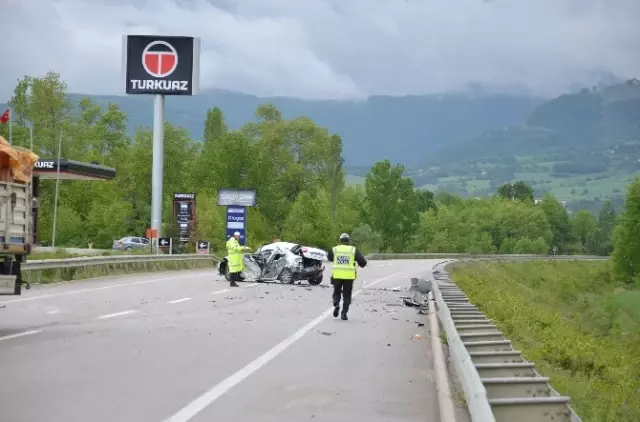 Otomobil Tır'ın Altına Girdi: 1 Yaralı