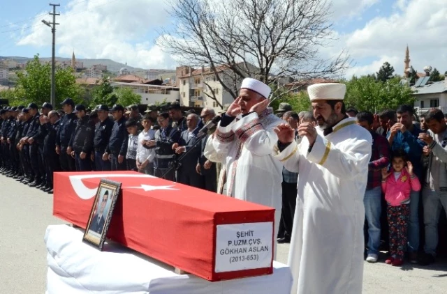 Şehit Uzman Çavuş Gökhan Aslan'ı Binler Uğurladı