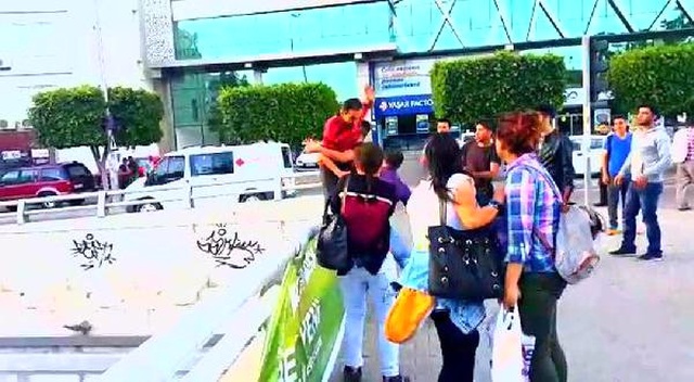 Köprüden Atlarken Vatandaşlar Belinden Yakaladı