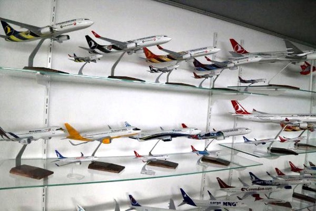 Sevdasını İşe Çevirdi, Maket Uçak İlgisiyle Para Kazanıyor