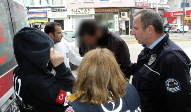 Madde Bağımlısı Genç İş Merkezinde Sızdı