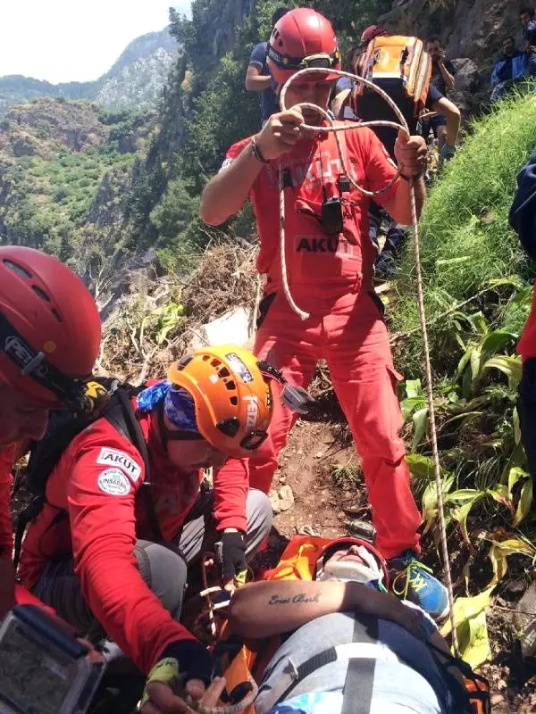 Kelebekler Vadisi'nde Uçurumdan Düşen Tatilci 4 Saatlik Operasyonla Kurtarıldı