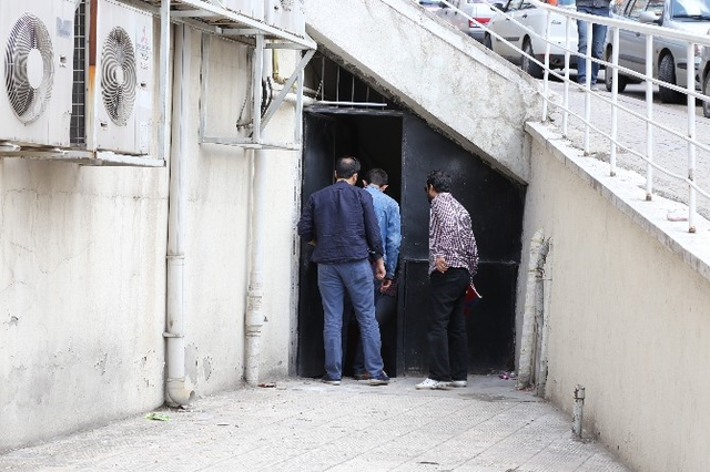 Duvarı Delerek Banka Soymaya Kalkan Hırsızlar Yakayı Ele Verdi