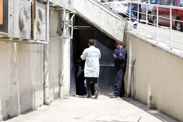 Duvarı Delerek Banka Soymaya Kalkan Hırsızlar Yakayı Ele Verdi