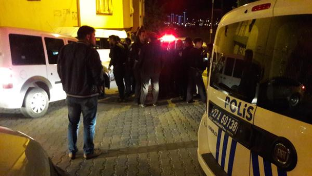 Polisi Dövüp Tabancasını Alıp Kaçan 3 Kişi Yakalandı
