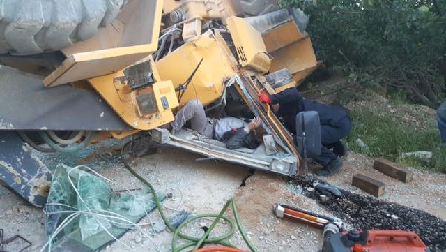 Gece Bekçisi Kepçeyi Kullanmak İsteyince 10 Metrelik Uçuruma Düştü
