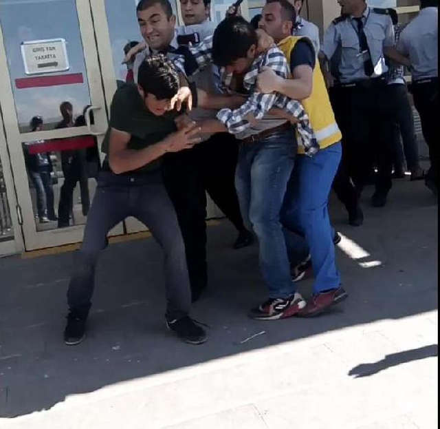 Husumetli Ailelerin Mahalledeki Kavgası Hastanede Sürdü