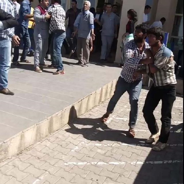 Husumetli Ailelerin Mahalledeki Kavgası Hastanede Sürdü