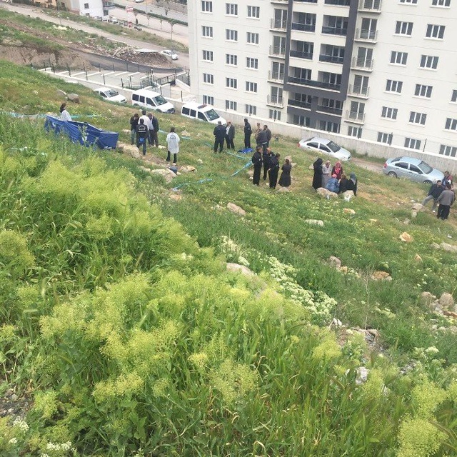 Üniversiteli Gencin Cesedi Boş Arazide Bulundu