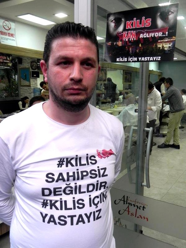 Derbide Sahaya Giren Kuaföre Destek Yağıyor