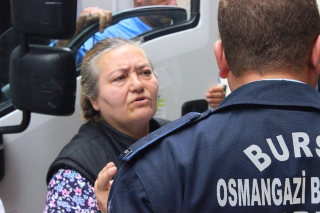 Komşuları Şikayet Etti, Belediye Kedileri Alırken Sahibi Vermemek İçin Direndi