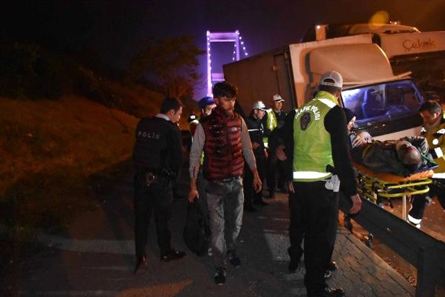 FSM Çıkışında Trafik Kazası: 3 Yaralı