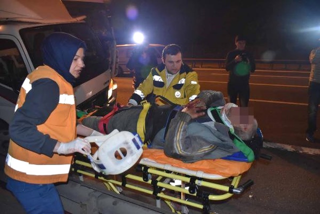 FSM Çıkışında Trafik Kazası: 3 Yaralı