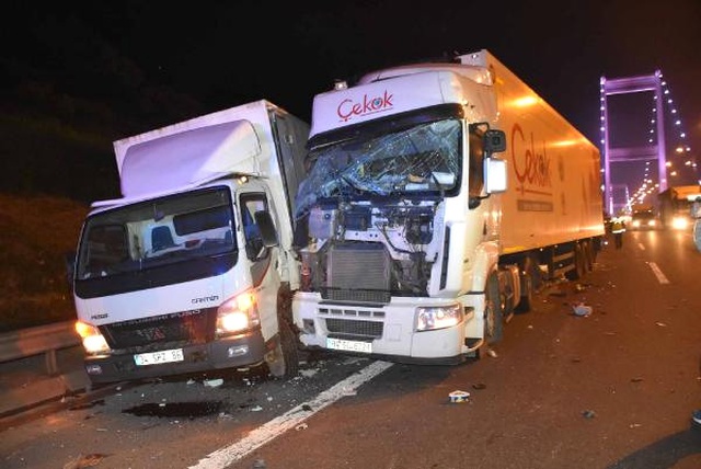 FSM Çıkışında Trafik Kazası: 3 Yaralı