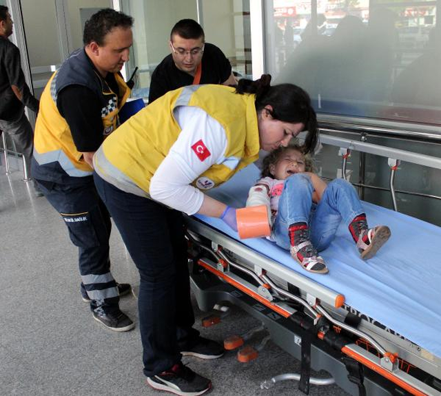 Küçük Kızın Kolu Asansör Boşluğuna Sıkıştı