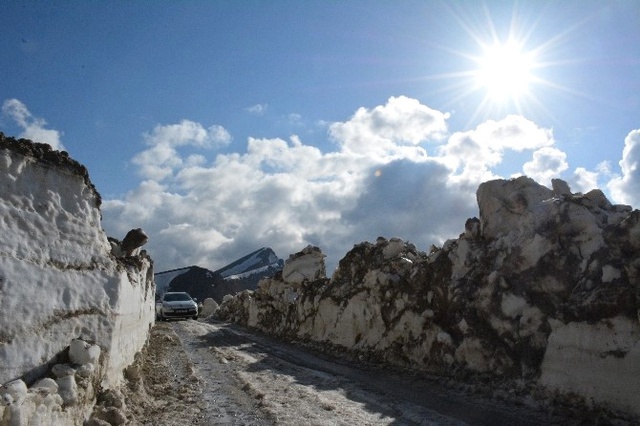Bitlis'te Kar Kalınlığı 5 Metreyi Buluyor