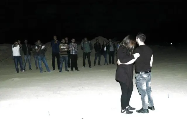 Çılgın Aşık Evlilik Teklifini Araba Camlarına Yazdı