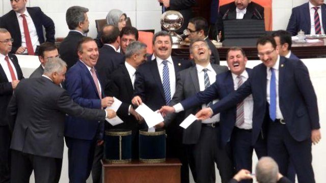 AP Türkiye Raportörü: <a class='keyword-sd' href='/demokrasi/' title='Demokrasi'>Demokrasi</a> Standartlarından Geriye Doğru Büyük Sıçrama