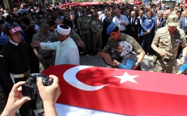 Adıyamanlı Şehidi Binlerce Kişi Uğurladı