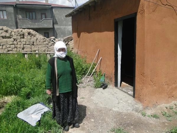 Hırsızlar, 70 Yaşındaki Kadının Parasını Çaldı; Yaşlı Kadın Gözyaşlarına Boğuldu